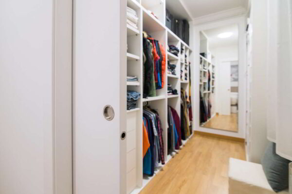 vestidor, armario sin frentes carpinteria